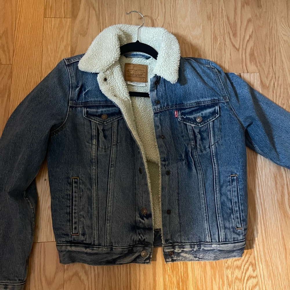 Levi’s Sherpa Jean Jacket Women’s Medium Perfect Condition Worn once